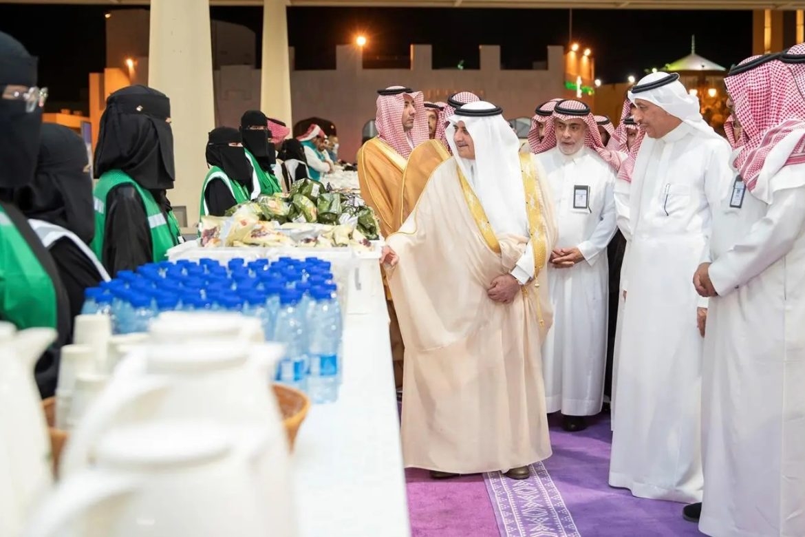 تفقد خدمات الحجاج بـ'حالة عمار'.. أمير تبوك: السعوديون محظوظون بشرف خدمة ضيوف الرحمن