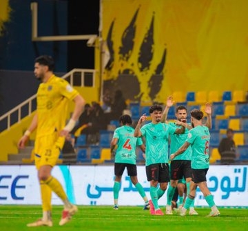 القادسية يهزم التعاون ويرتقي لـ'الثالث'