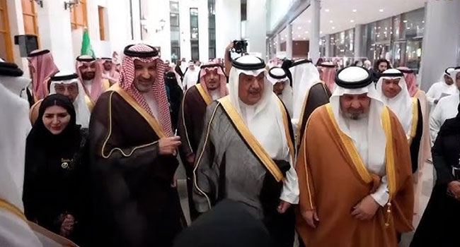 نظمت المعرض جمعية جفست في مكتبة الملك فهد.. جائزة «كلمات البدر وعدسة الفيصل».. إبداع ينطق بالشفافية