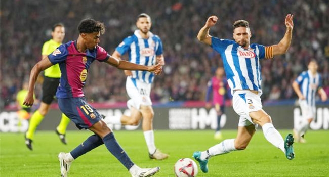 برشلونة في مهمة حسم اللقب أمام الجار