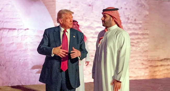 ولي العهد يصطحب ترمب في جولة بحي الطريف التاريخي بالدرعية