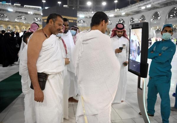 الشؤون الدينية تدشن 'روبوت منارة' لإجابة السائلين