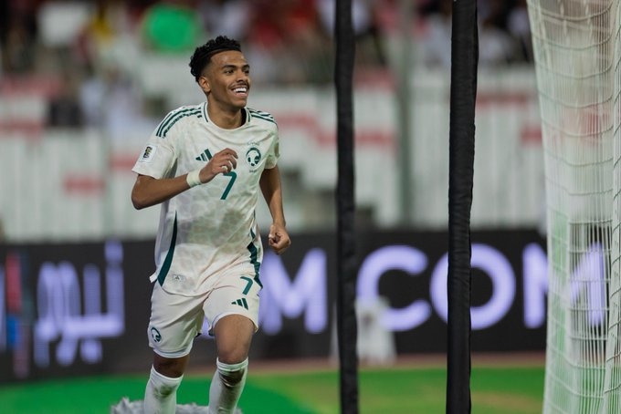 الأخضر يعبر البحرين بثنائية في تصفيات مونديال 2026