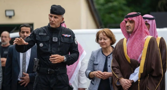 وزير الداخلية يطلع على 'العمليات الأمنية' لشرطة باريس