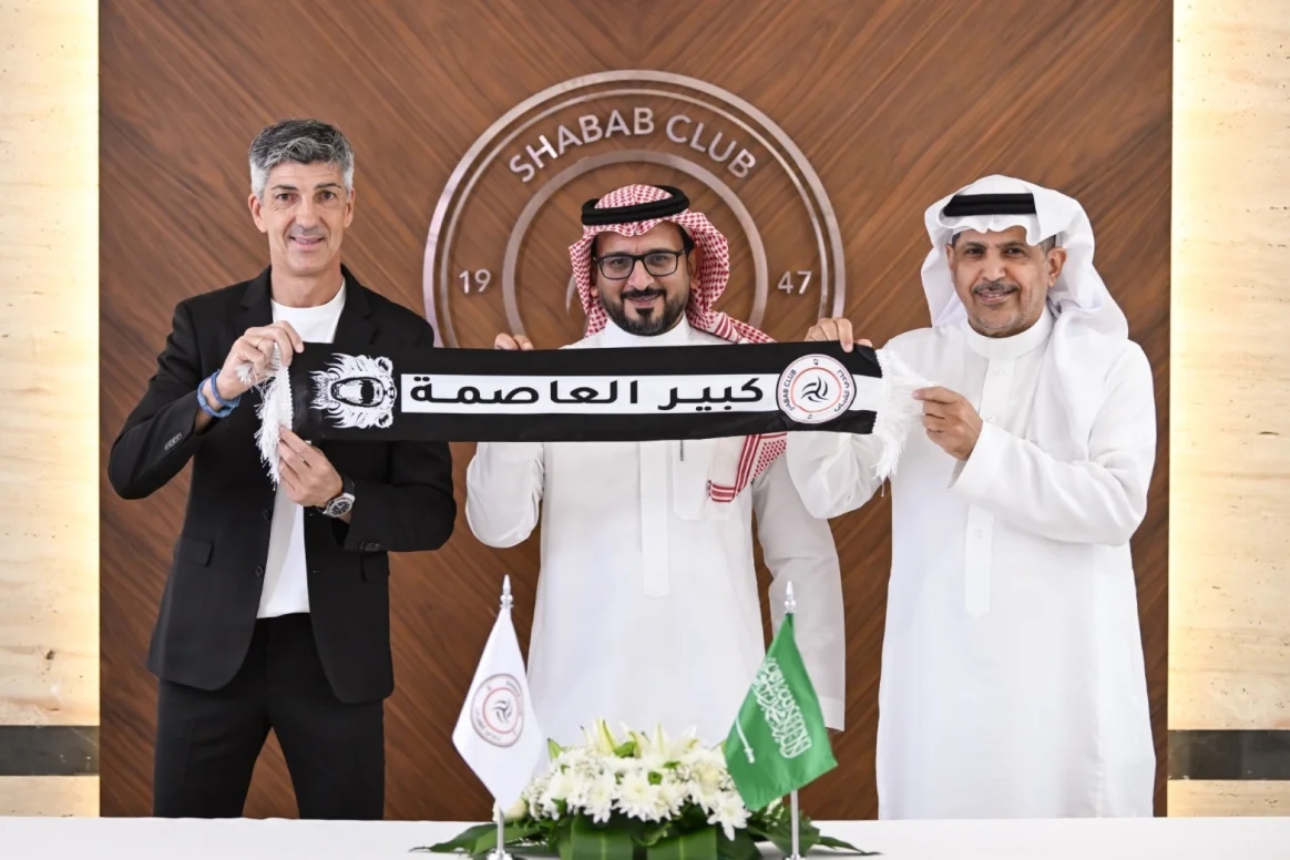 الشباب يعلن التعاقد مع المدرب الإسباني ألغواسيل