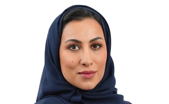 منى العجمي.. ثاني امرأة في منصب المتحدث باسم التعليم