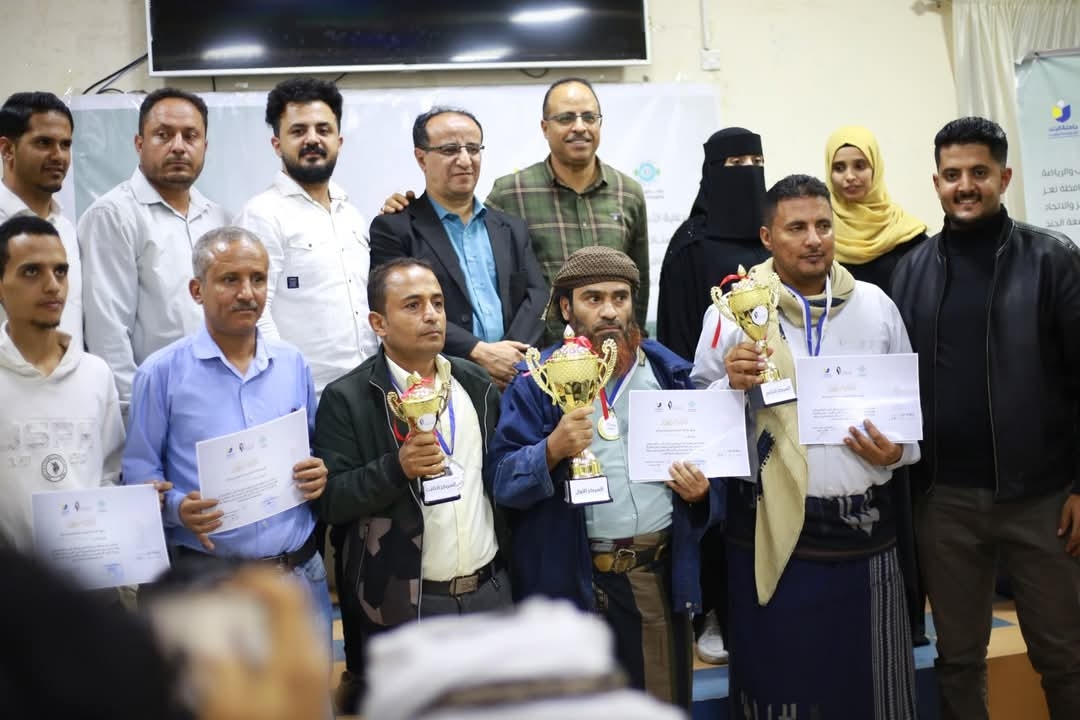 المقرمي بطلاً والجبري وصيفاً لبطولة تعز للشطرنج للرجال، وفاضل يكرّم الفائزين بالمراكز الأولى في ختام البطولة.