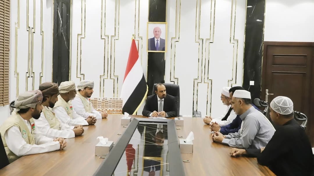 محافظ حضرموت يشيد باستدامة المعونة العُمانية الإنسانية السنوية لملامسة الأسر المعوزة مع خواتم الشهر الفضيل