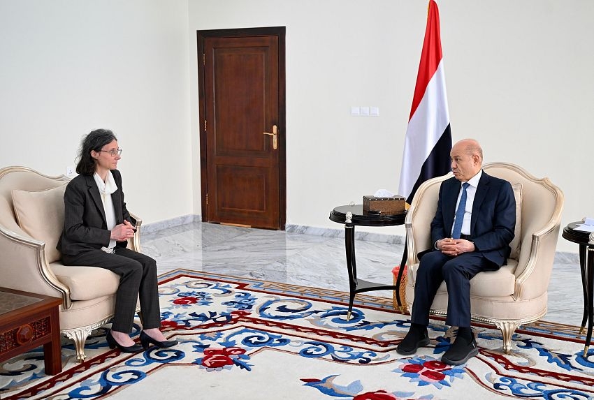 الرئيس العليمي: يجدد التأكيد على اهمية التحاق المجتمع الدولي بالإجراءات العقابية ضد المليشيات الارهابية