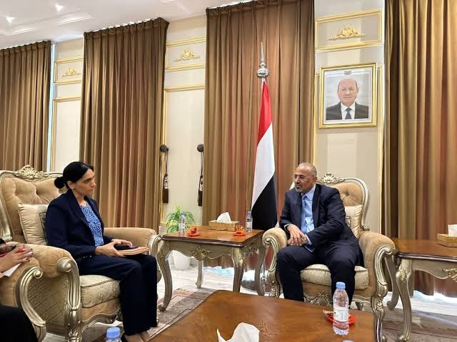 الزُبيدي يناقش مع سفيرة بريطانيا مستجدات الوضع الاقتصادي والسياسي في اليمن