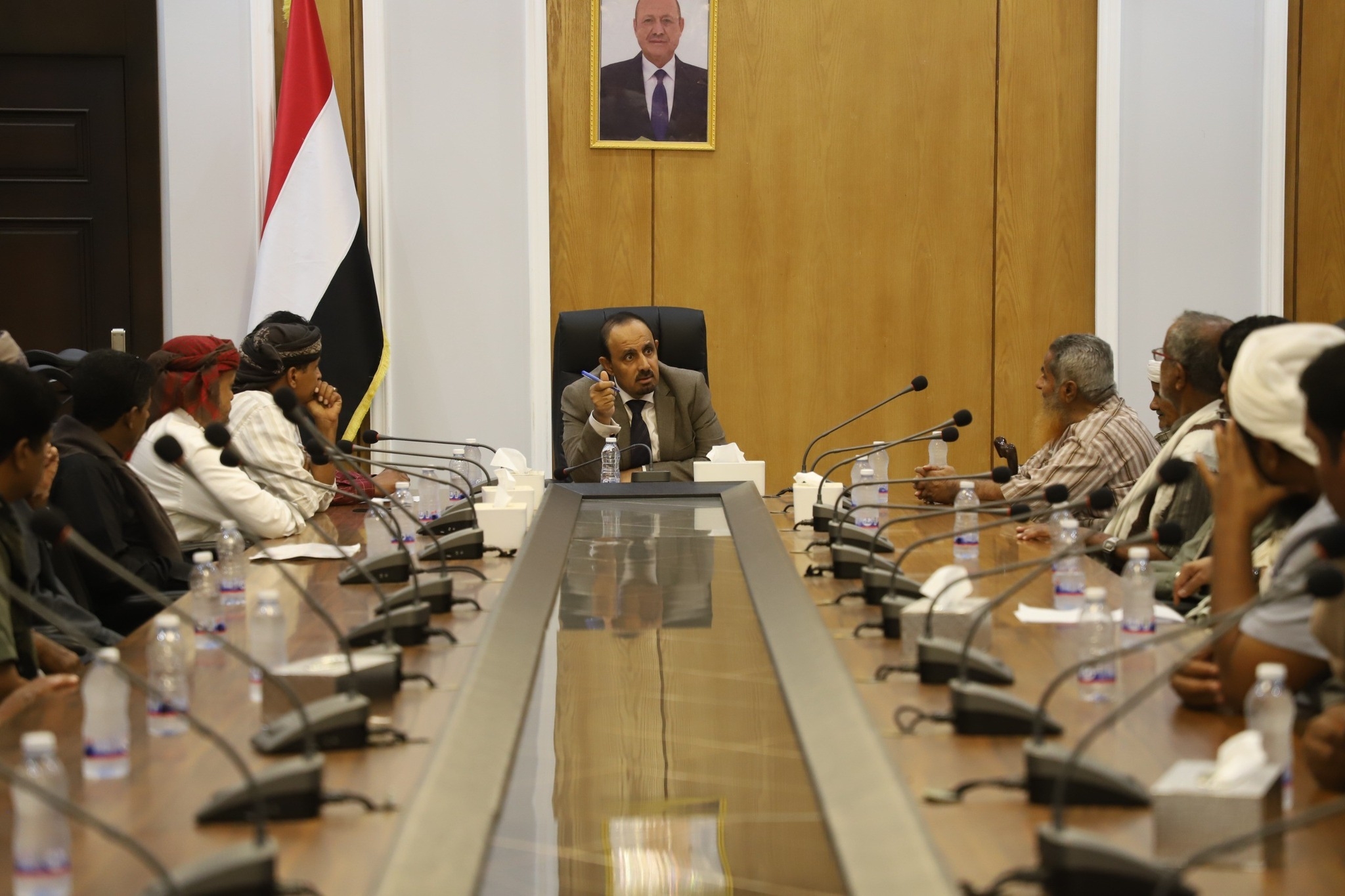 محافظ حضرموت يلتقي وجهاء وأعيان قبائل آل علي ويشيد بمواقفهم الوطنية المساندة لجهود السلطة المحلية