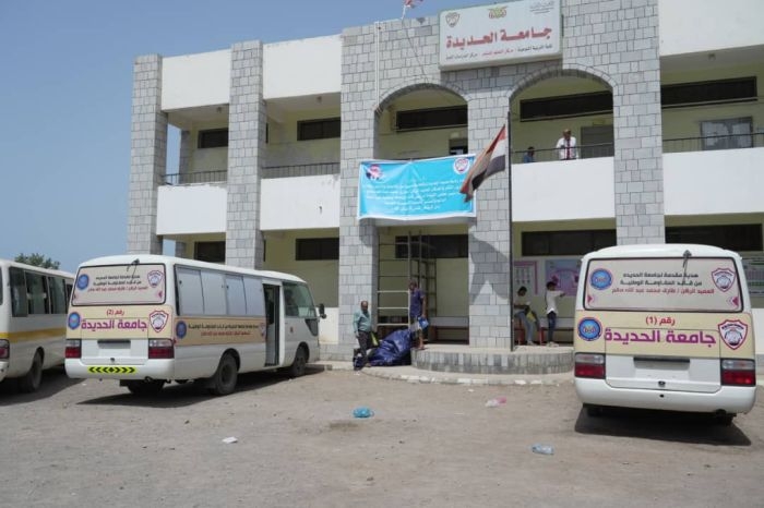 بدعم من طارق صالح.. تسليم حافلتين لجامعة الحديده تزامنًا مع تدشين الامتحانات النهائية