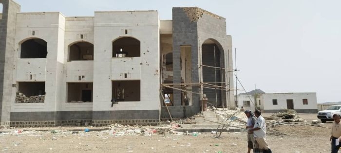 مدير عام ذو باب المندب يتفقد أعمال المرحلة الأولى لترميم وتأهيل المجمع الحكومي