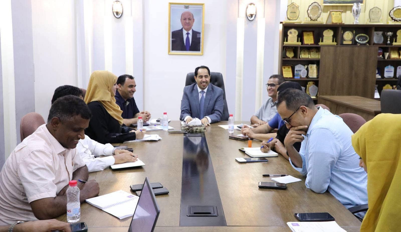 الوزير البكري يلتقي مجموعة العمل الشبابي ويشيد بنجاح حفل تدشين خطة 'التمكين'