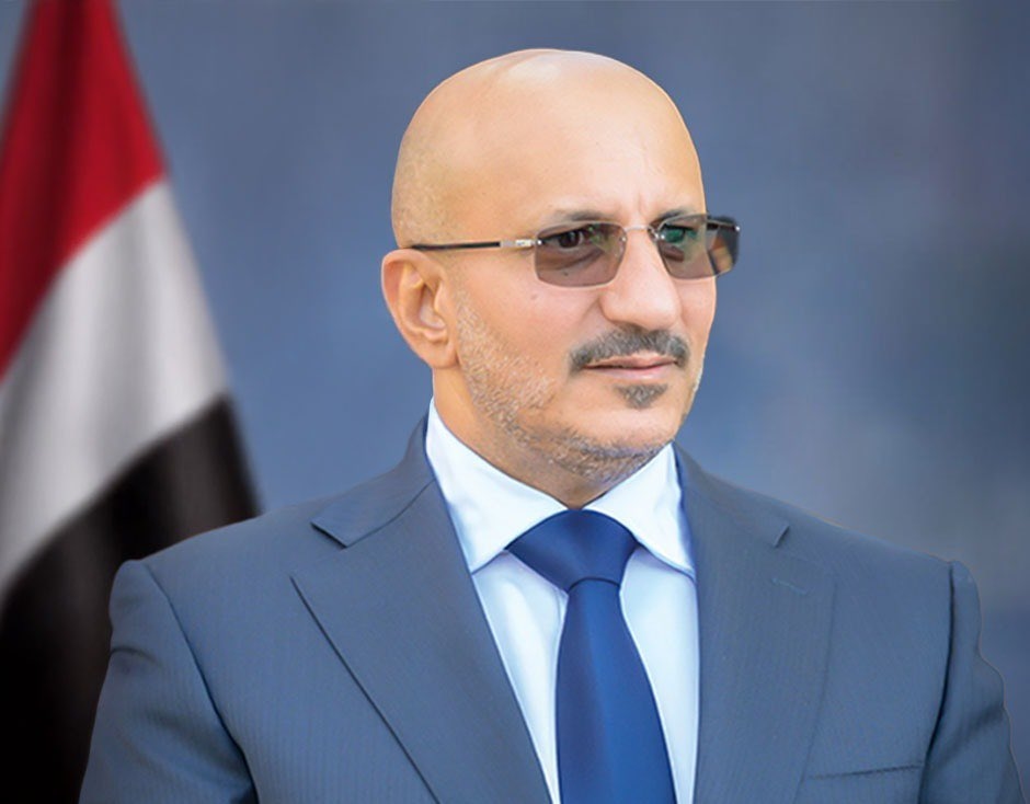 طارق صالح يطمئن على صحة المناضلة فائقة السيد