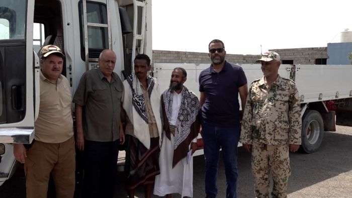 تسليم شاحنة مواطن بعد صيانتها إثر حادث عرضي مع موكب طارق صالح