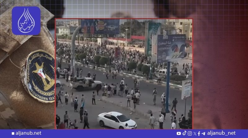 الآلاف يتظاهرون في عدن وقوات الانتقالي تعتدي عليهم بالرصاص الحي والدوشكا..