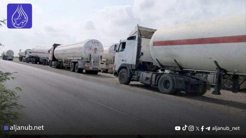 أبين.. توقف عشرات ناقلات الغاز في شقرة احتجاجاً على فرض رسوم إضافية..