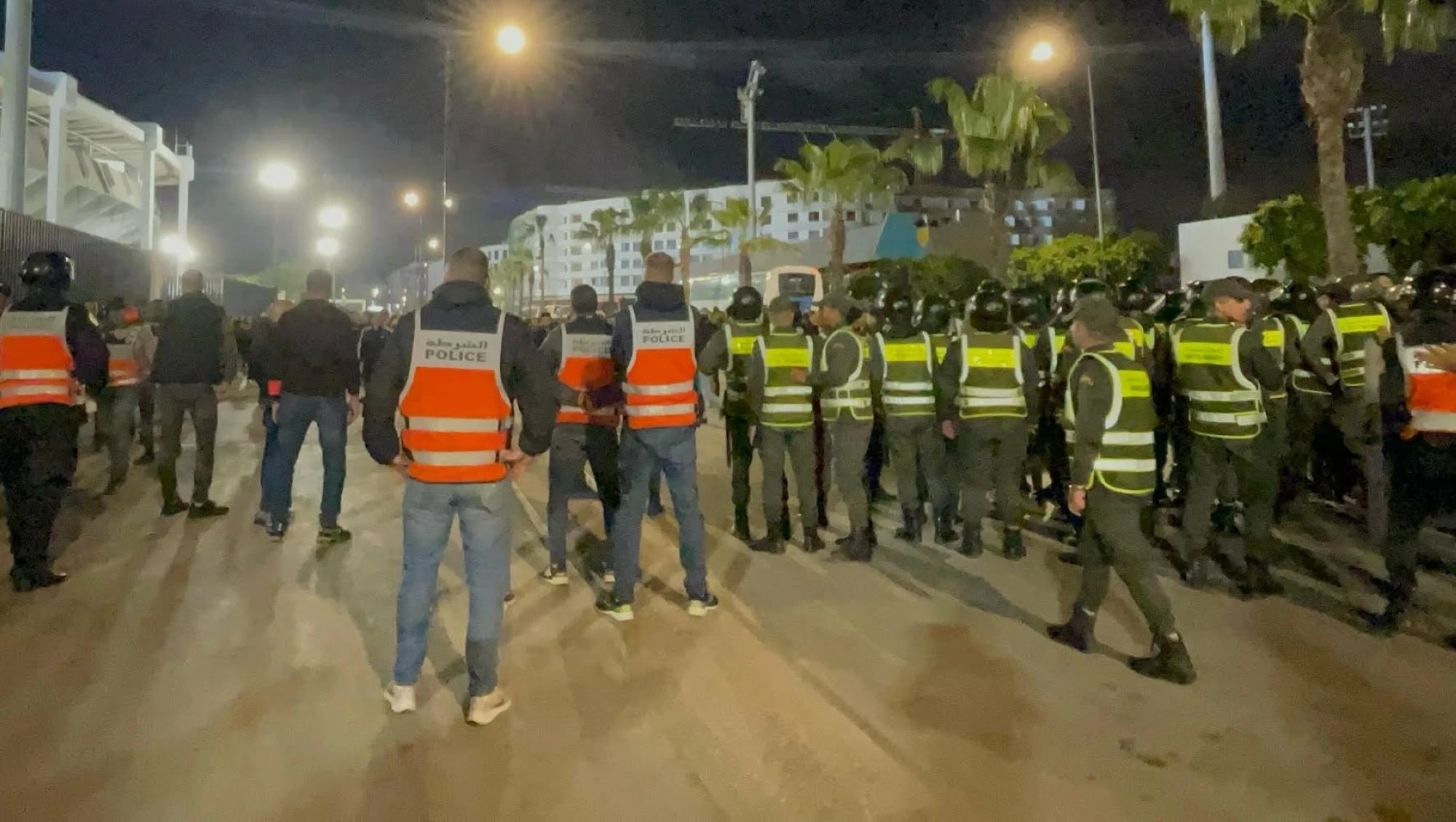 الدارالبيضاء .. تجدد 'الشغب' في قمة الوداد والجيش الملكي
