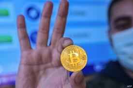 بيتكوين تسجل قفزة تاريخية وتتجاوز 124 ألف دولار