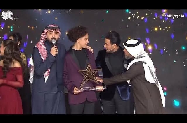 الموهبة الخارقة شرايطي يفوز بلقب "نجوم الغد" وعضو لجنة التحكيم تصفه ب"مطرب المطربين"