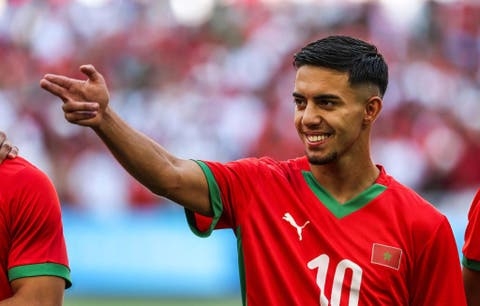 توقيف نجم "الأسود" لــ3 مباريات يُثير جدلا واسعا في إسبانيا