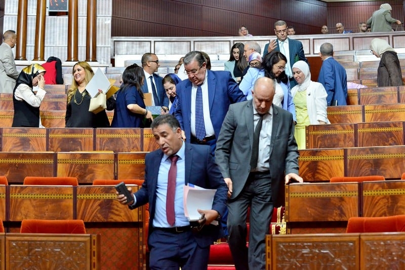 تراشق سياسي تحت القبة.. البرلمان يغرق في موجة من الاتهامات المتبادلة
