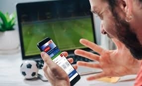 القمار الإلكتروني يهدد أمن واقتصاد المغرب.. البرلمان يدخل على الخط
