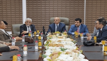 بعد تجاوز الدولار 2800.. مركزي عدن يطلق خططاً عاجلة لتحديث الدفع وإعادة الهيكلة