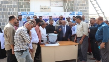 محافظ الحديدة يدشن حملة التحصين ضد الكوليرا في الخوخة وحيس
