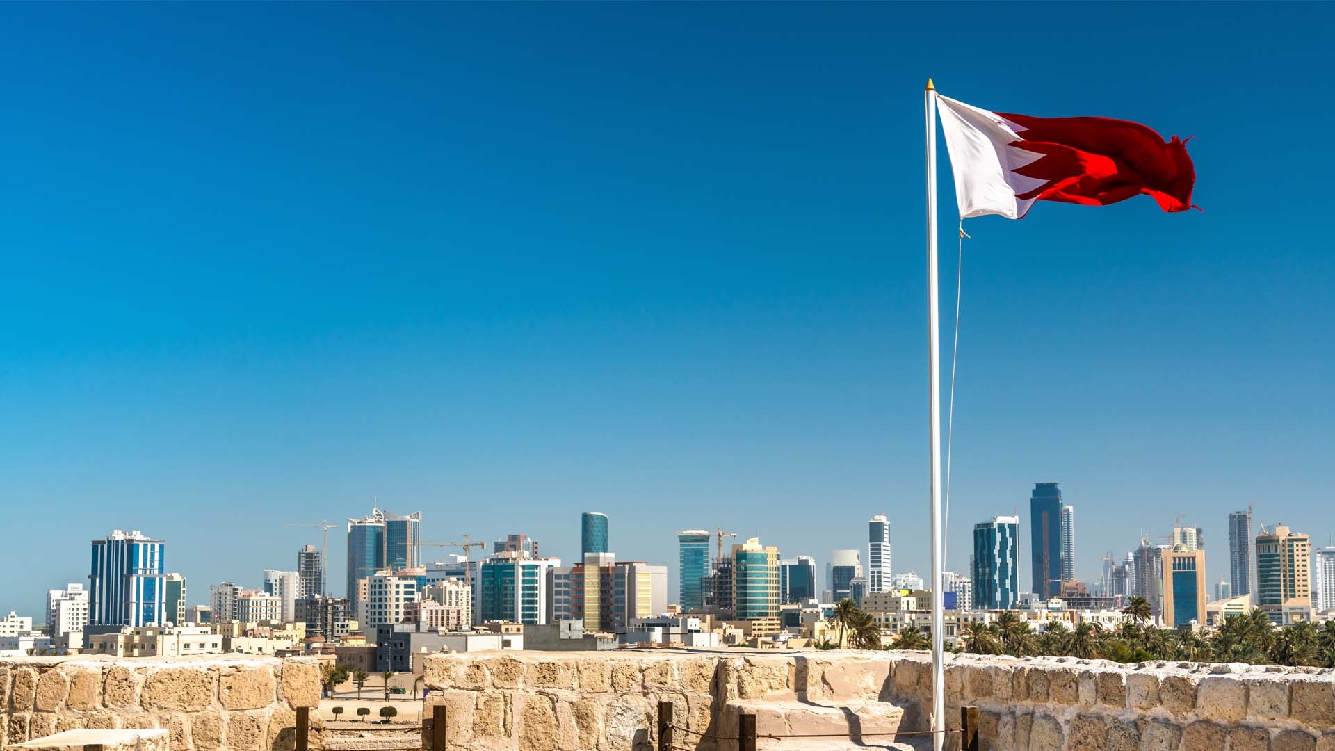 بسبب استهداف إيران قاعدة أمريكية .. البحرين تهيب باستخدام الطرق الرئيسية عند الضرورة