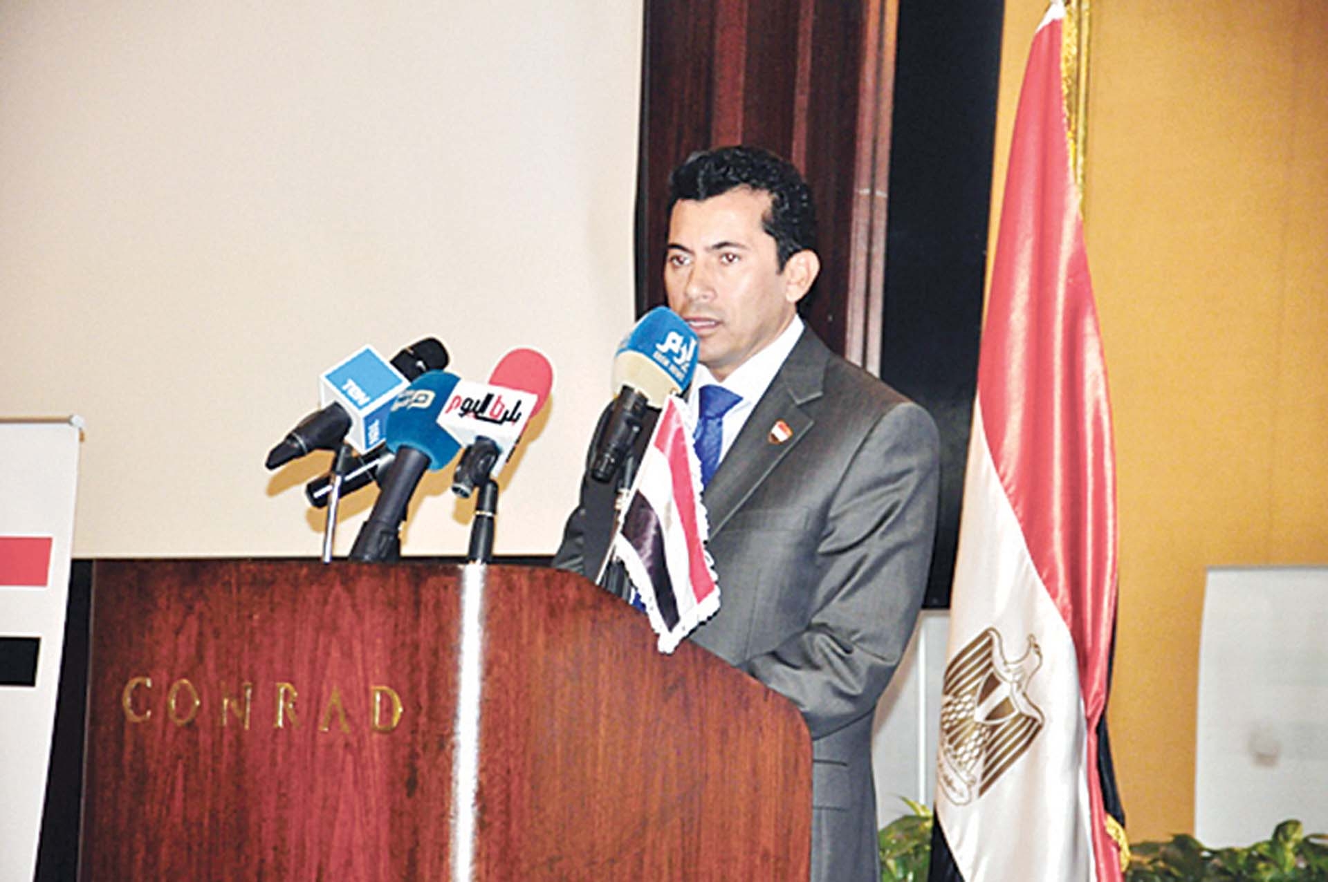 وزير الرياضة ومحافظ الإسماعيلية يشهدان جلسة حوارية مع الشباب لتعزيز الوعي الوطني