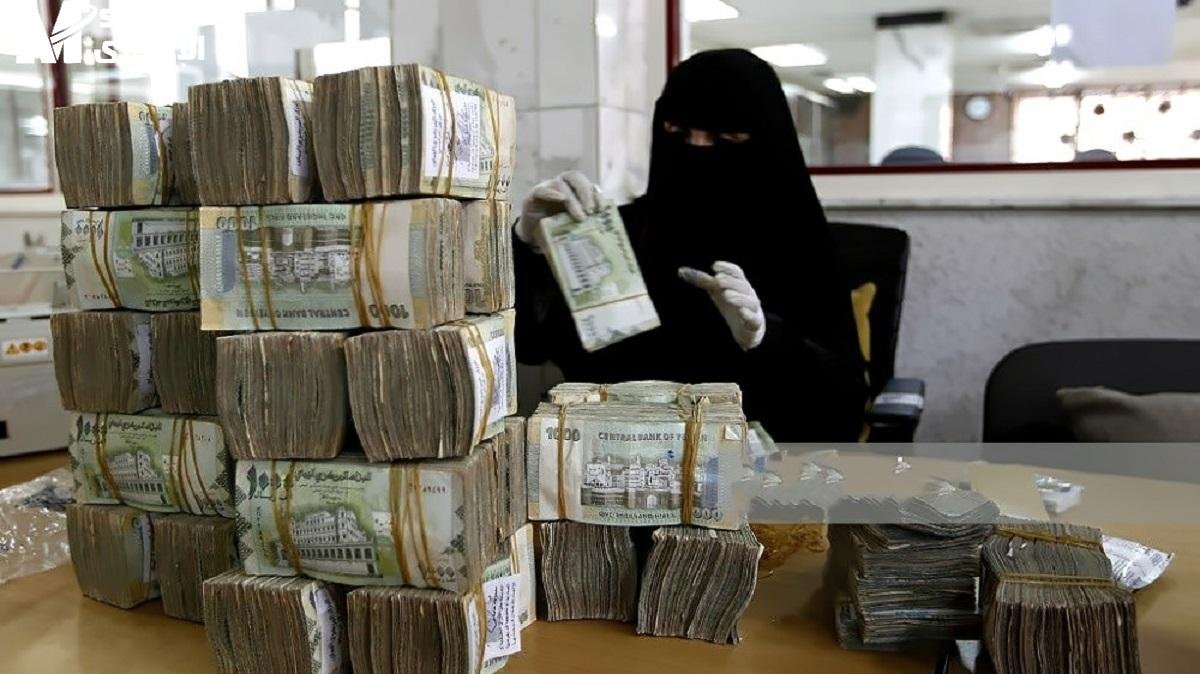 'رفع الحد الأدنى للأجور إلى 102,000 ريال يمني: خطوة جديدة نحو تحسين مستوى المعيشة'