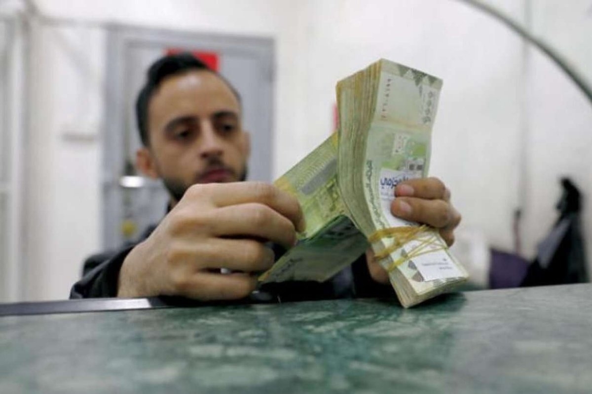 أسعار الصرف في اليمن.. تقلبات حادة تهز الأسواق وسط مخاوف اقتصادية!