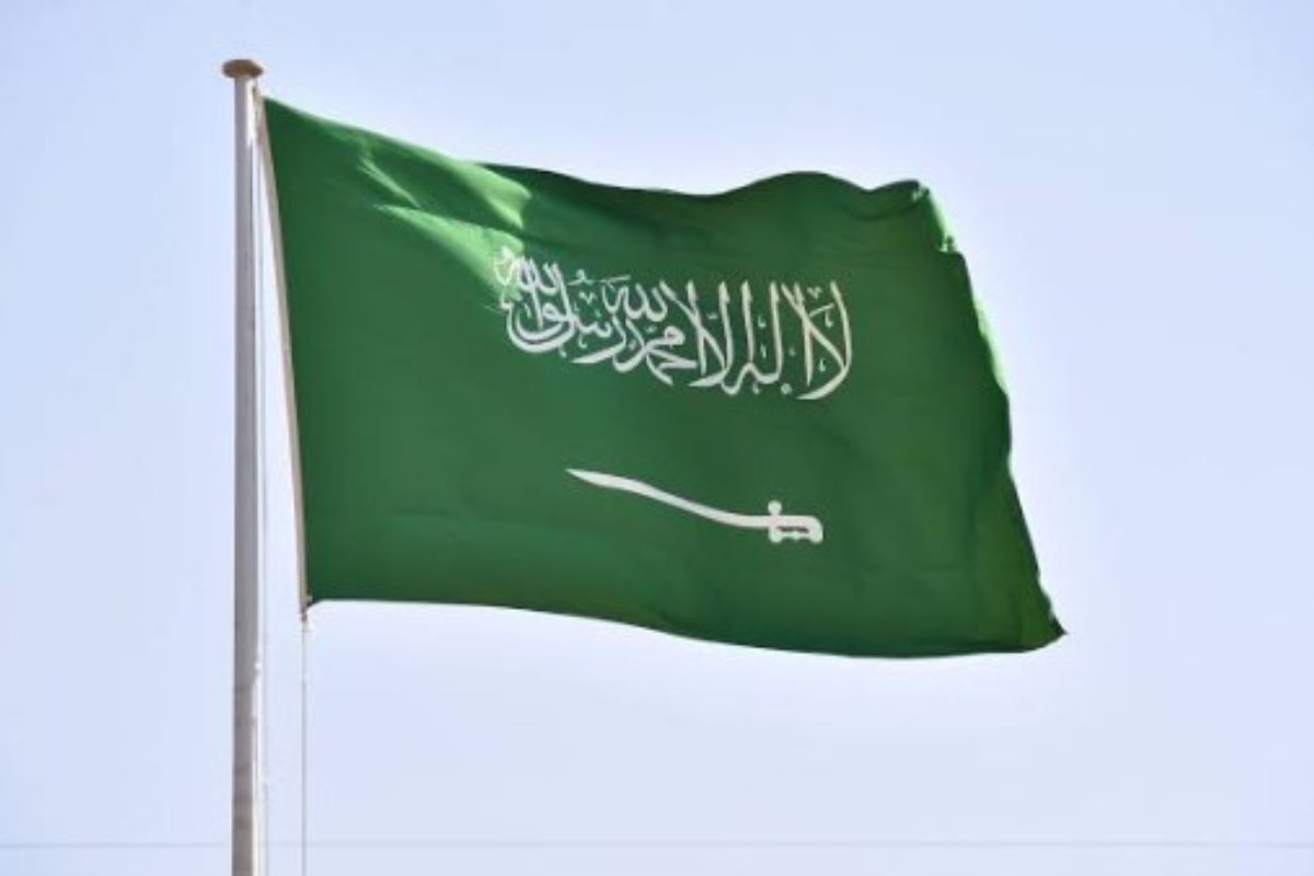 السعودية تتخذ قرارًا جديدًا: قيود على التعامل مع ثلاث جنسيات عربية..هل اليمن من بينهم