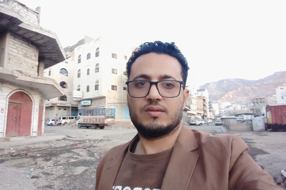 صحفي يمني يكشف المستور بتلقيه تهديدات من شخصيات مقربة من عضو في المجلس الرئاسي..تفاصيل