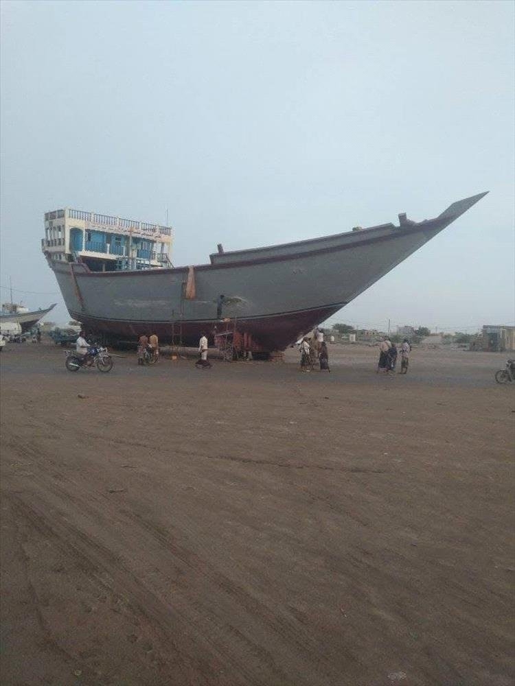 إنجاز بحري غير مسبوق.. أول سفينة يمنية محلية الصنع تبحر من المخا نحو المجد!