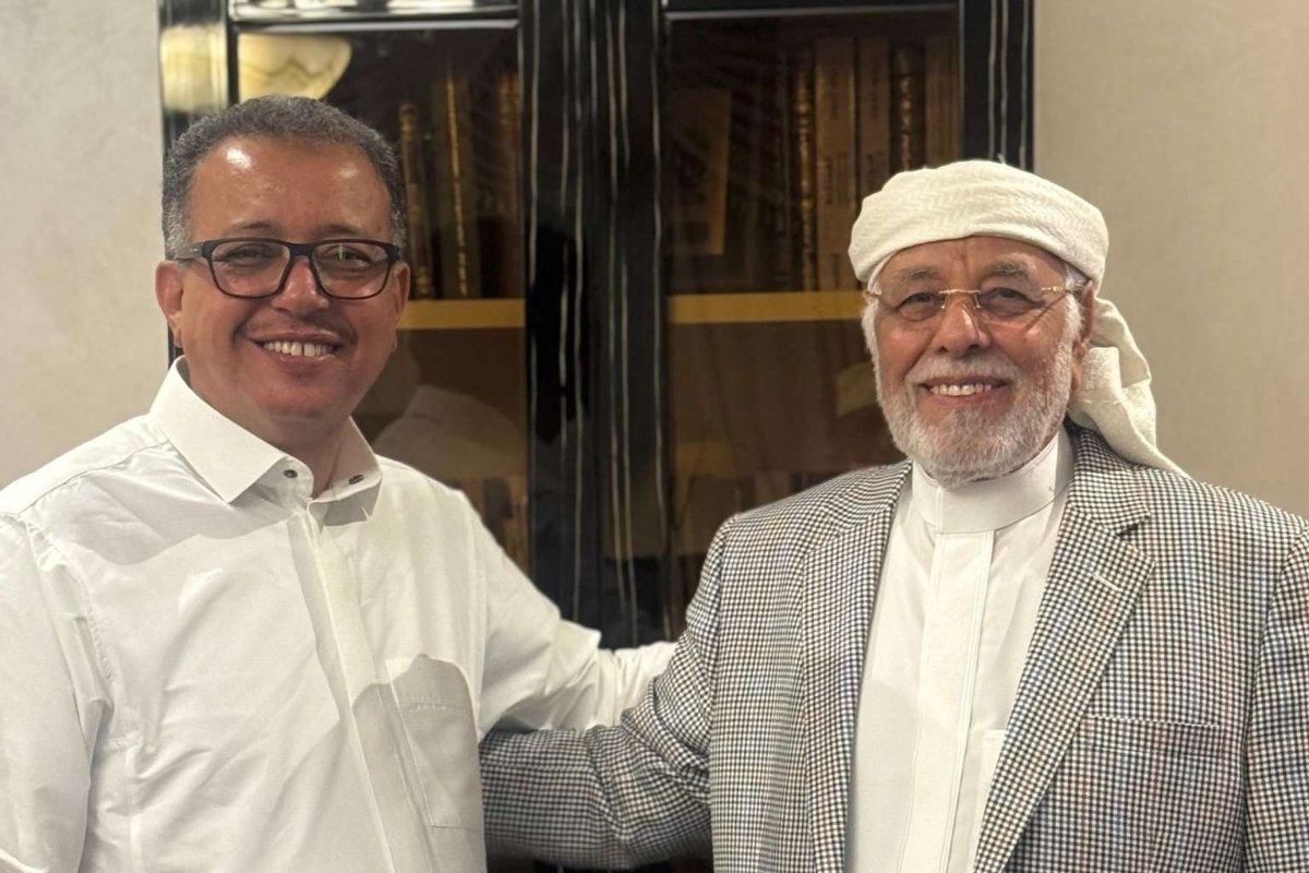 محامي صالح يكشف عن مراسلات سرية بين صالح وعلي محسن خلال عاصفة الحزم