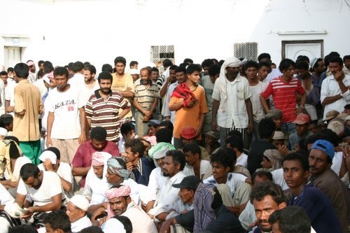 السعودية تضبط مئات اليمنيين: عقوبات صارمة تصل للسجن 15 عامًا وغرامات بملايين الريال