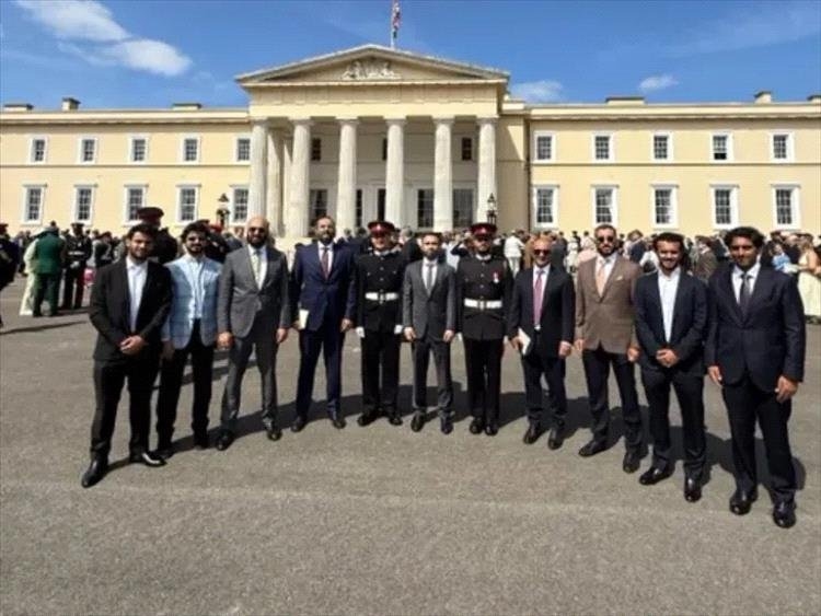 نجل أحمد علي يظهر بزيٍّ عسكري في توقيت حساس عقب حكم إعدام والده من محكمة حوثية