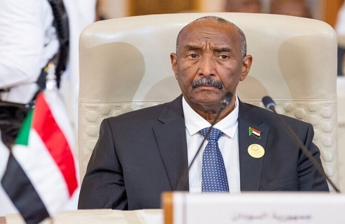 البرهان يتلقى دعوة من بوتين للمشاركة بالقمة الروسية العربية