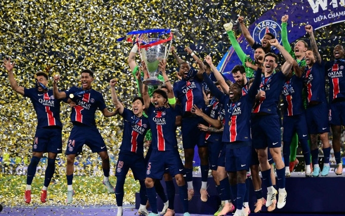ماركون يستقبل نجوم باريس سان جيرمان لتهنئتهم