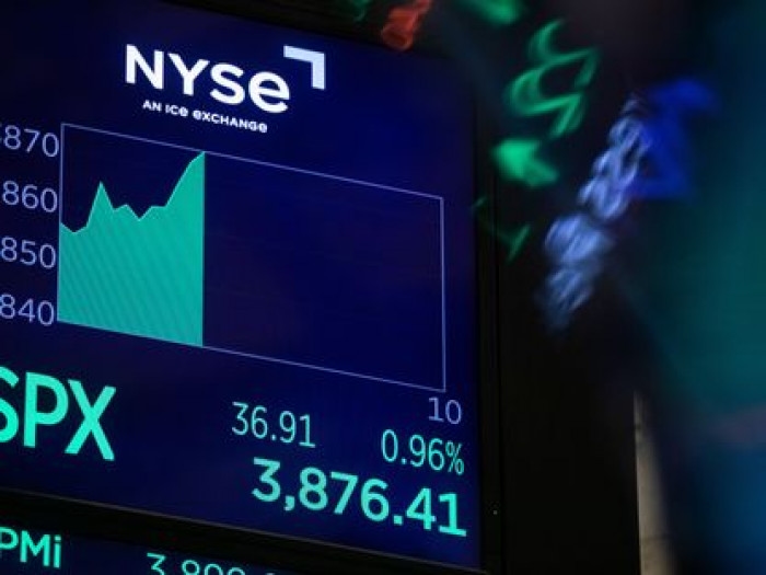 جولدمان ساكس يوصي بتنويع الاستثمارات بعيدًا عن الأصول الأمريكية