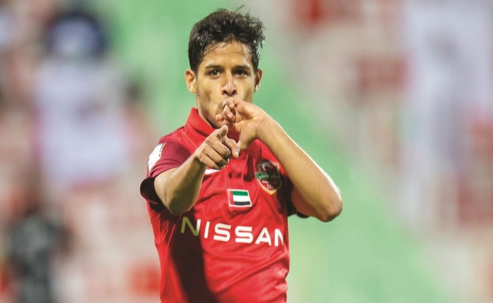 شباب الأهلي بطل الرباعية يوافق على انتقال قائدي إلى النصر