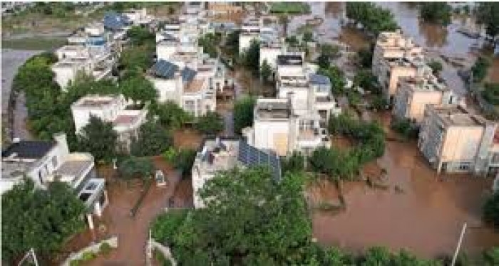 بكين تجلي عشرات آلاف السكان