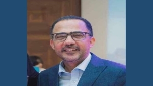 الحزن يُخيّم على اليمنيين عقب وفاة الشاعر فؤاد الحميري.. قدر الكبير أن يرحل قبل الأوان