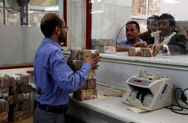 انهيار جنوني.. الدولار يلامس حاجز 2600 ريال يمني بمناطق الشرعية "أسعار الصرف"