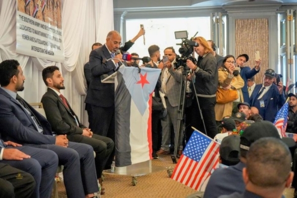 تشمل السفر وخدمات أخرى.. وثيقة تكشف انفاق "الزبيدي" أكثر من نصف مليون دولار سنويا على شركة أمريكية