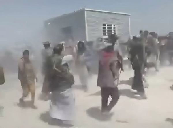مسلحو قبيلة "عنس" يهاجمون مكتبا للجبايات الحوثية شرقي ذمار