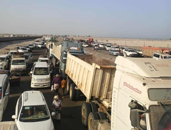 "الجعادنة" تنصب قطاعا قبليا في أبين بعد منعها من إقامة مليونية عشال في عدن